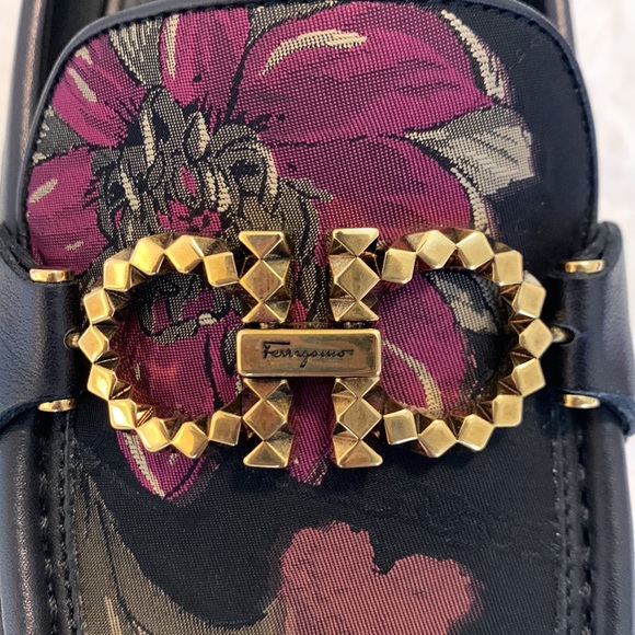 Women’s Ferragamo Rolo T loafer size 10 Floral burgundy black gray with brass - Picture 6 of 6